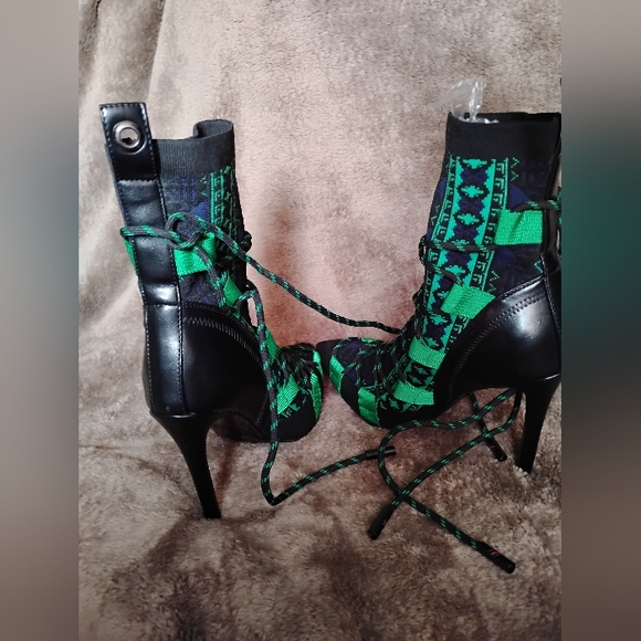 Patterned Green and Black Ankle Boots. New Without Tag - Picture 11 of 15